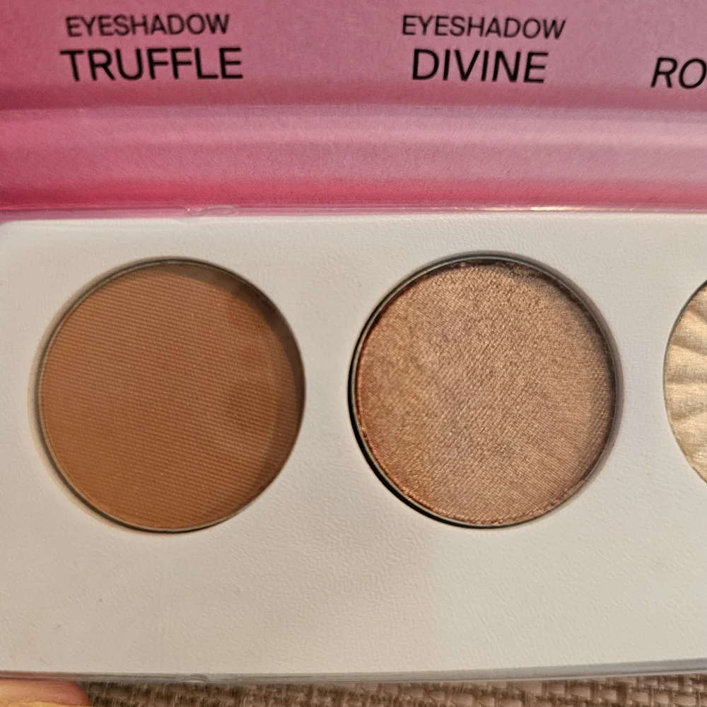 OFRA Signature Eyeshadow Palette Luxe & Skone Brow Wand In Creamy Chai